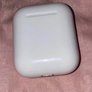 AirPods charging case (1st gen)